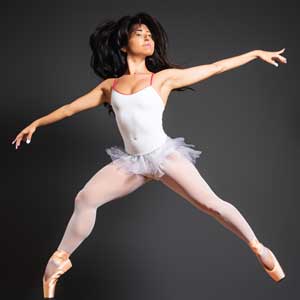 Czy baletnica zawisa w powietrzu podczas tańca?
