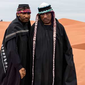 Dlaczego Beduini noszą czarne szaty?