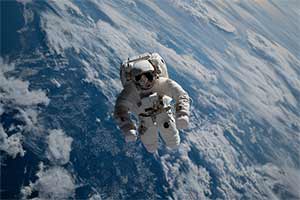 Ile waży astronauta?